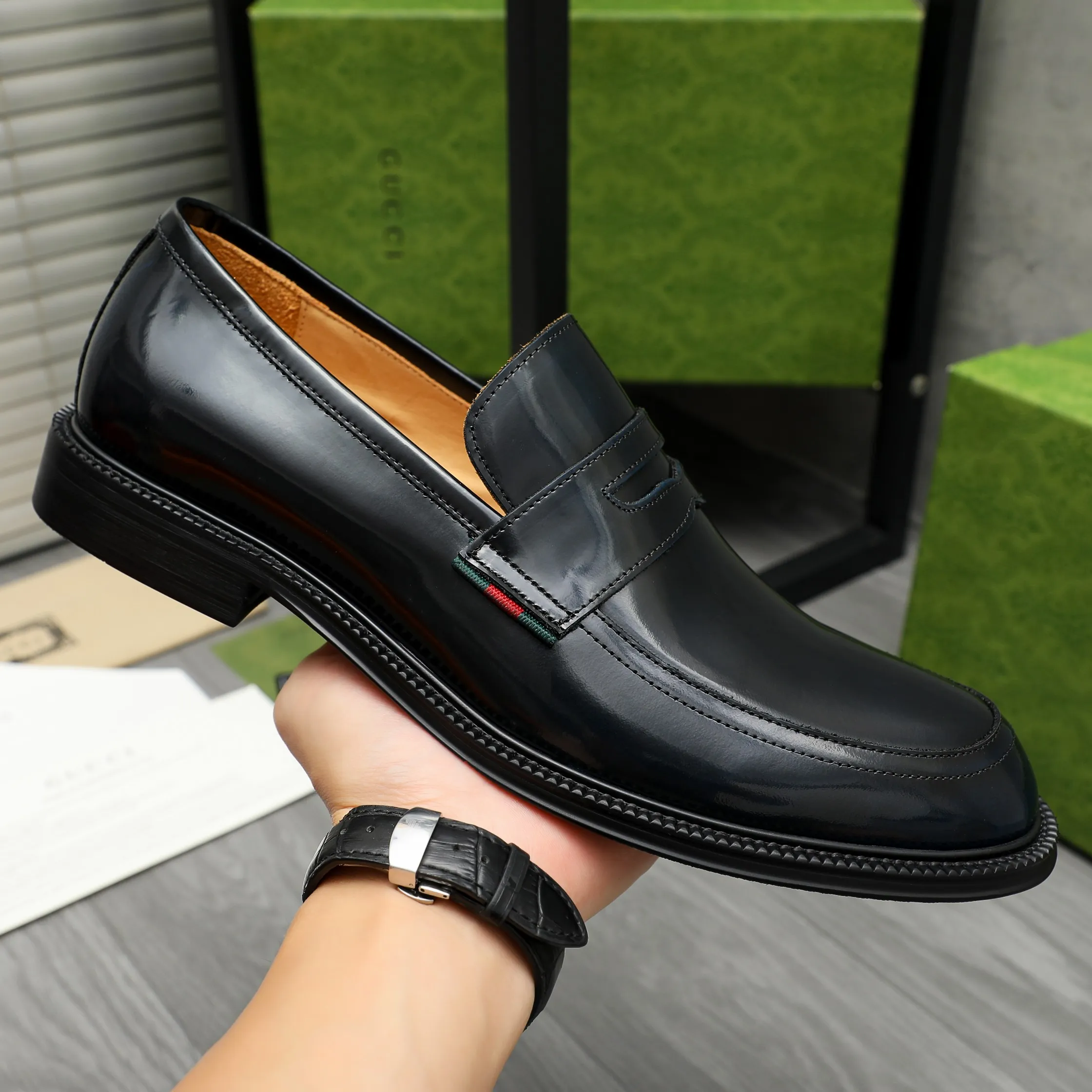 Men's shoes 💰500 Product trademark: GUCCI "Gucci" business slip-on leather shoes Regular size: 38-44 (45.46 custom-made, non-returnable) Product materials: Selected color-brushed cowhide upper, cowhide lining, original rubber outsole